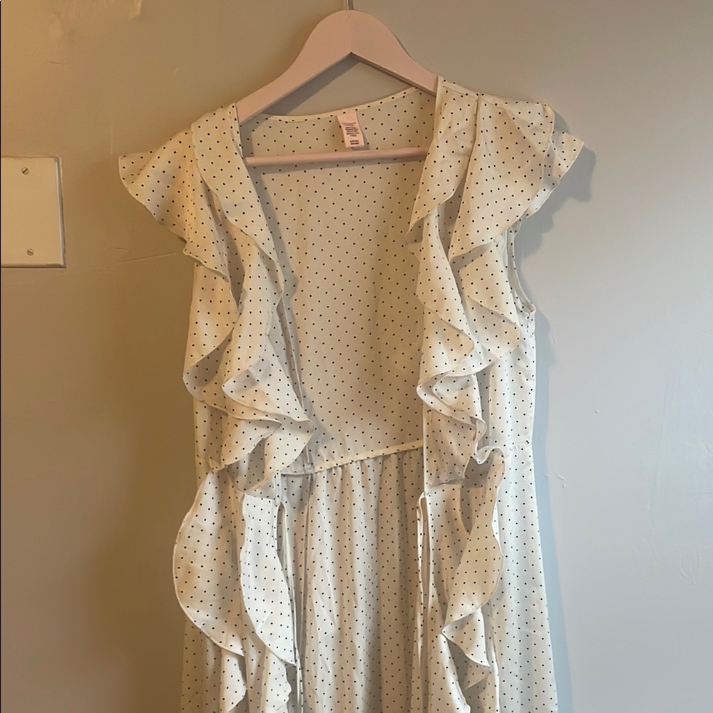 Elegant Cream Ruffle Robe - Picture 3 of 4